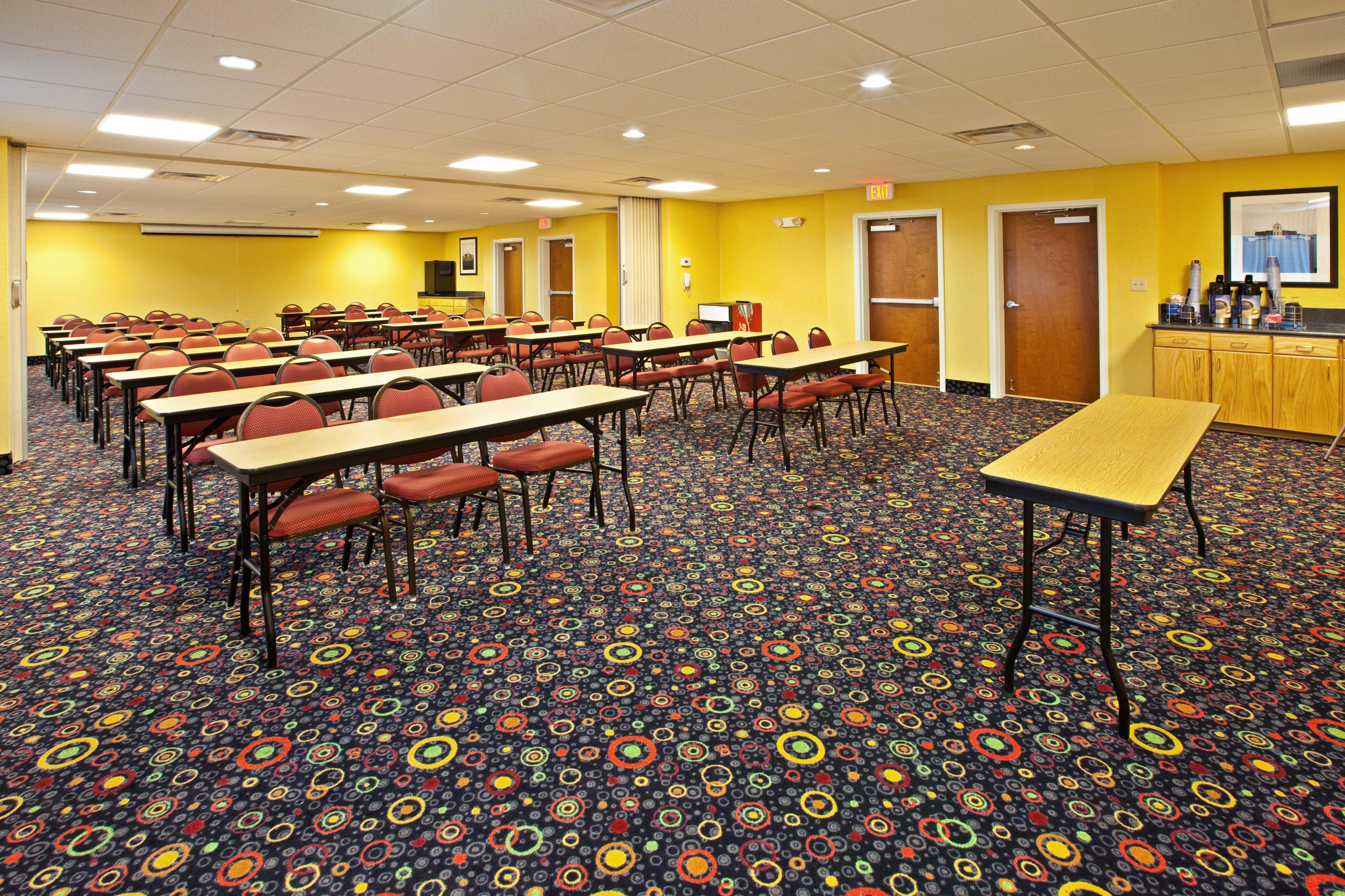 Holiday Inn Express Hotel & Suites Louisville South-Hillview, An Ihg Hotel Bagian luar foto