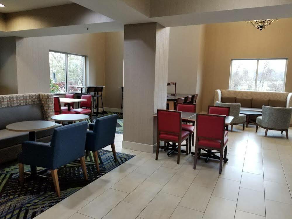 Holiday Inn Express Hotel & Suites Louisville South-Hillview, An Ihg Hotel Bagian luar foto